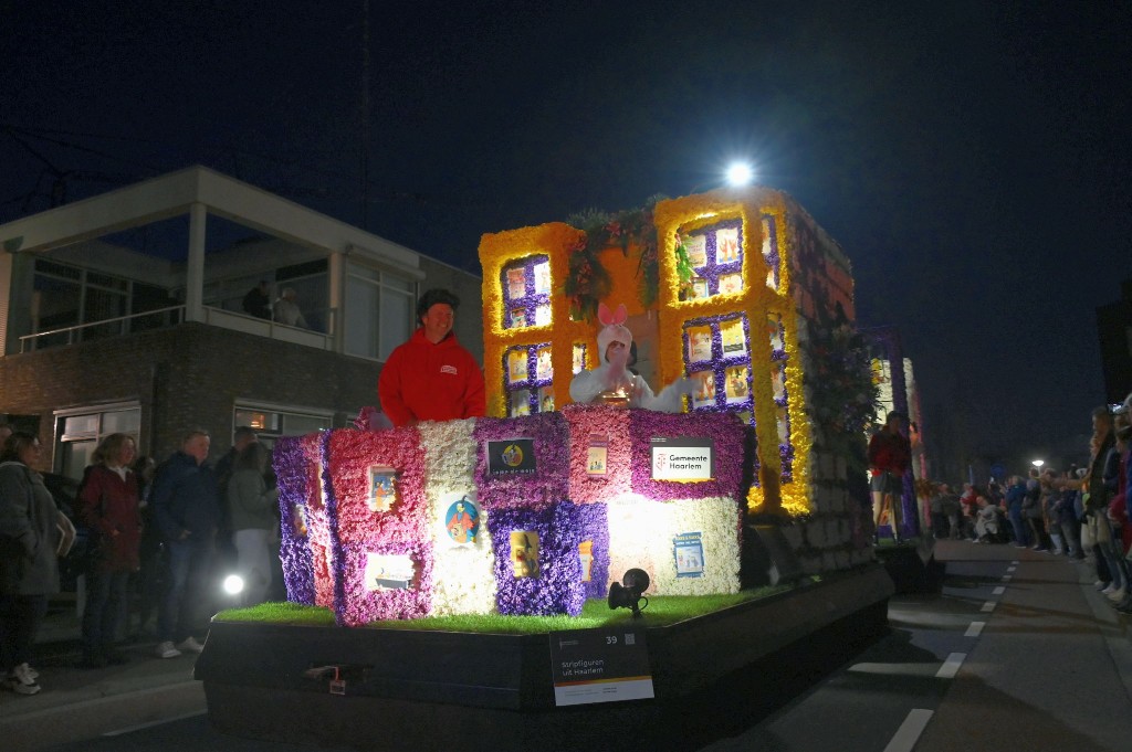../Images/Verlicht bloemencorso 2025 124.jpg